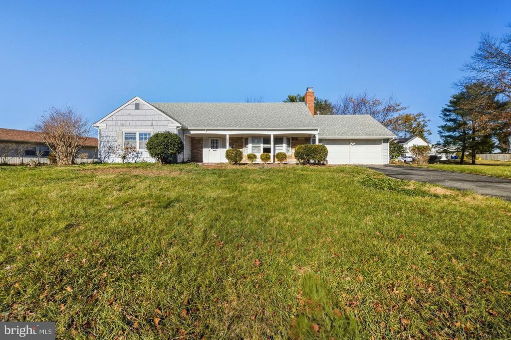 125 COUNTRY CLUB RD, WILLINGBORO, NJ 08046 — exterior