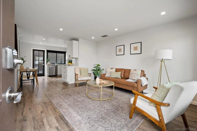 2282 Caminito Pescado 44, San Diego, CA 92107