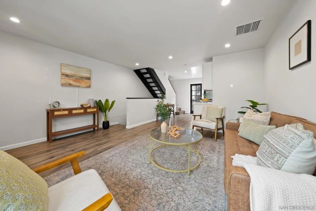 2282 Caminito Pescado 44, San Diego, CA 92107