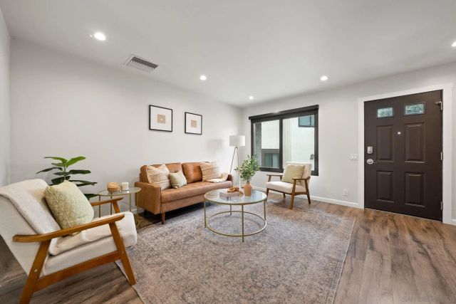 2282 Caminito Pescado 44, San Diego, CA 92107