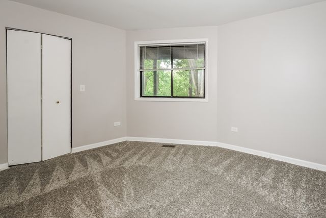 526 Towne Court SE, Gilberts, IL 60136
