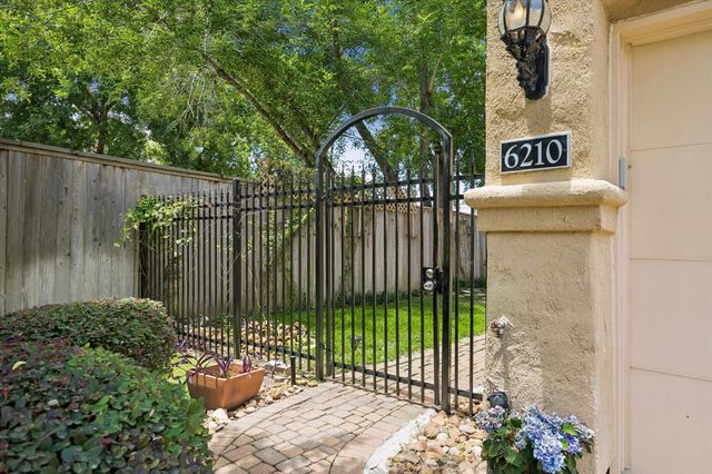 6210 Sutherland Square, Houston, TX 77081