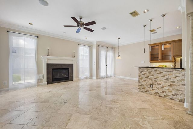 6210 Sutherland Square, Houston, TX 77081