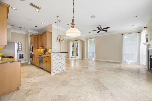 6210 Sutherland Square, Houston, TX 77081