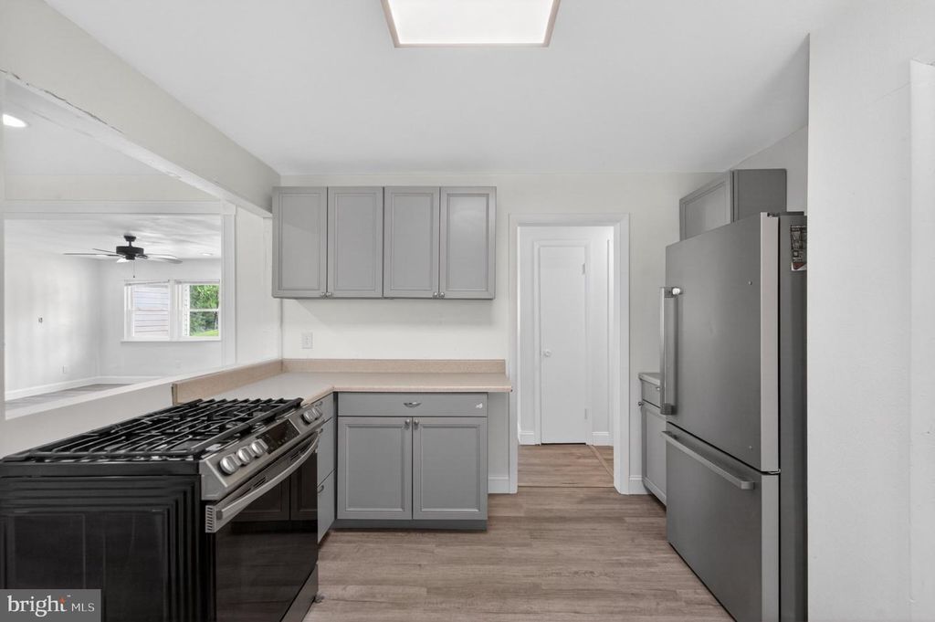 Image 11 of property listing at 45278 COVE MANOR RD, California, MD 20619