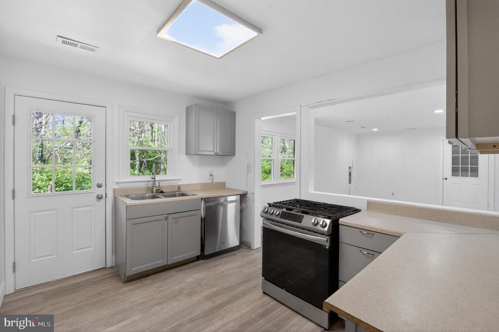 Image 12 of property listing at 45278 COVE MANOR RD, California, MD 20619