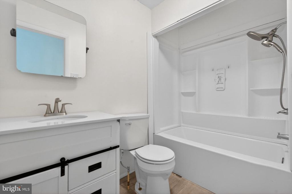 Image 16 of property listing at 45278 COVE MANOR RD, California, MD 20619