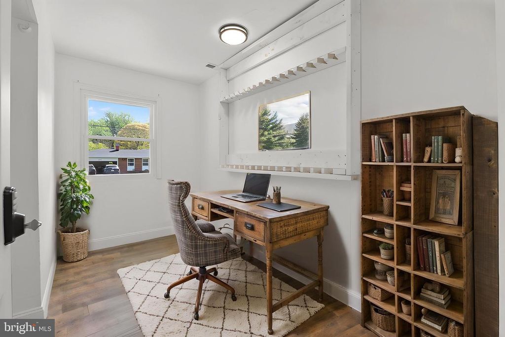 Image 17 of property listing at 45278 COVE MANOR RD, California, MD 20619