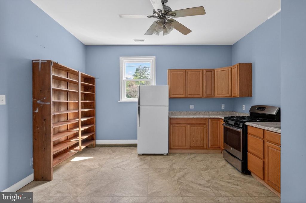 Image 20 of property listing at 45278 COVE MANOR RD, California, MD 20619