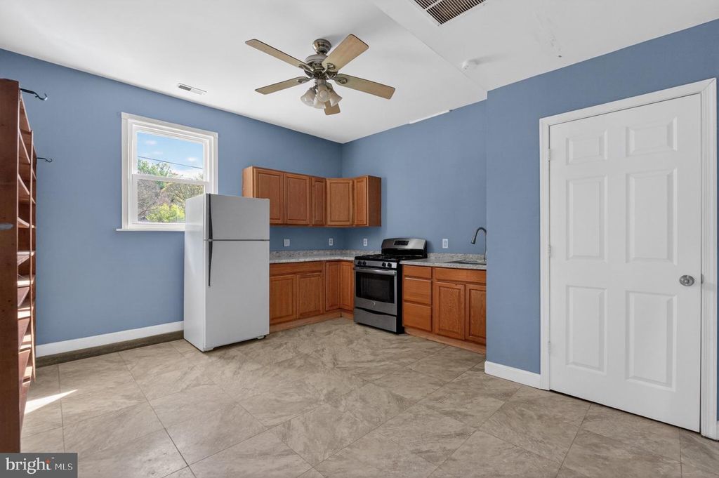 Image 21 of property listing at 45278 COVE MANOR RD, California, MD 20619