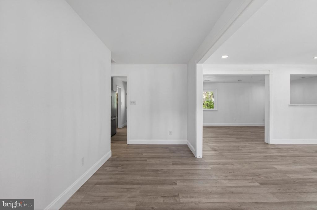 Image 7 of property listing at 45278 COVE MANOR RD, California, MD 20619