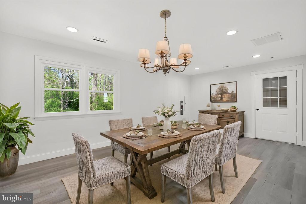 Image 10 of property listing at 45278 COVE MANOR RD, California, MD 20619