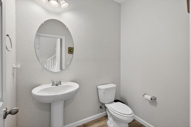 9453 Del Seis Dr, Sacramento, CA 95829