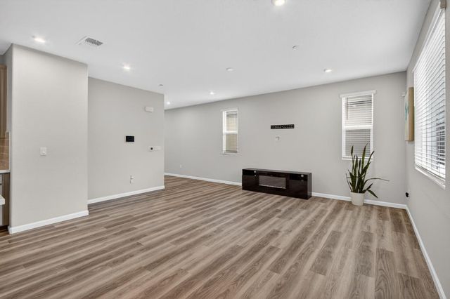 9453 Del Seis Dr, Sacramento, CA 95829