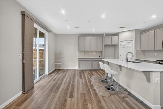 9453 Del Seis Dr, Sacramento, CA 95829