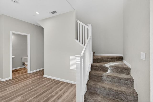 9453 Del Seis Dr, Sacramento, CA 95829