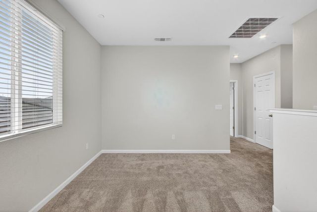 9453 Del Seis Dr, Sacramento, CA 95829