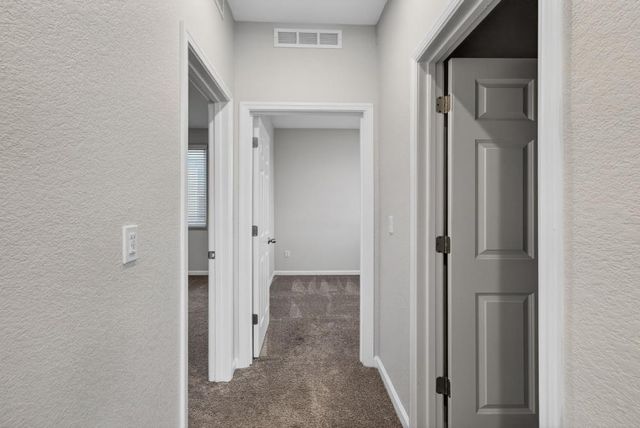 9453 Del Seis Dr, Sacramento, CA 95829