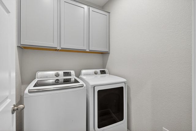 9453 Del Seis Dr, Sacramento, CA 95829