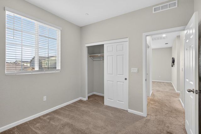 9453 Del Seis Dr, Sacramento, CA 95829