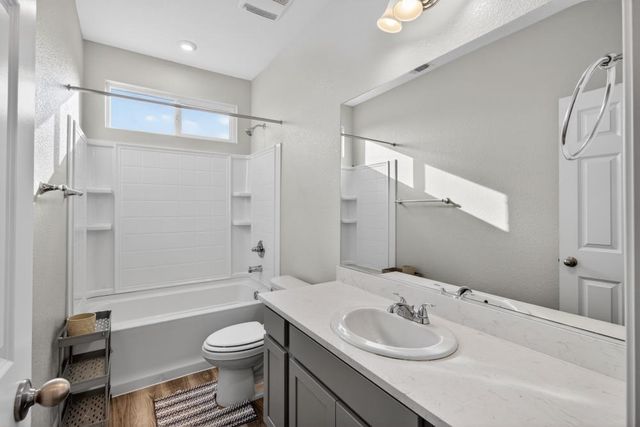 9453 Del Seis Dr, Sacramento, CA 95829