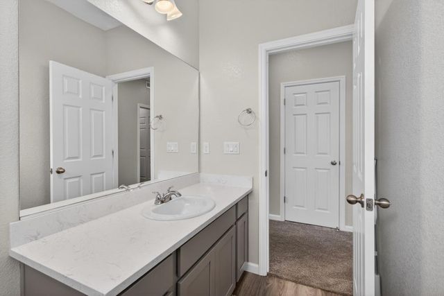 9453 Del Seis Dr, Sacramento, CA 95829