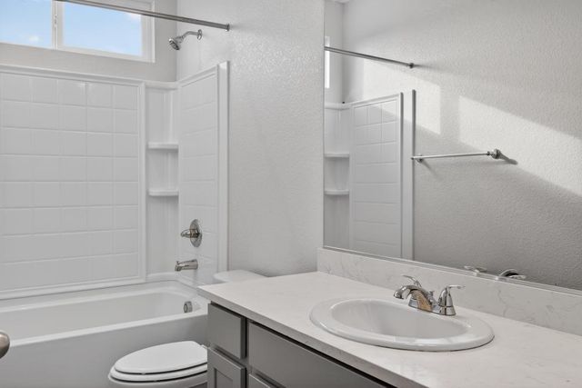 9453 Del Seis Dr, Sacramento, CA 95829