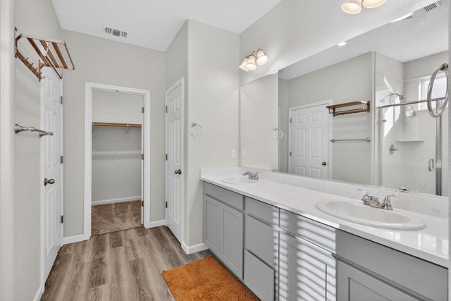 9453 Del Seis Dr, Sacramento, CA 95829