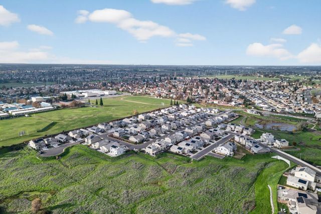 9453 Del Seis Dr, Sacramento, CA 95829