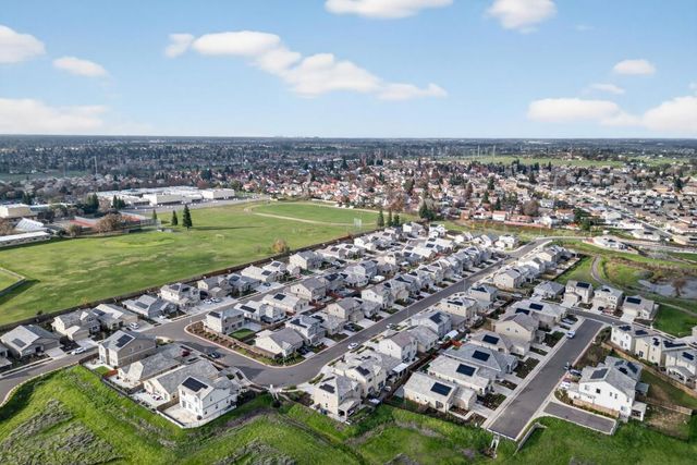 9453 Del Seis Dr, Sacramento, CA 95829