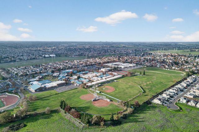 9453 Del Seis Dr, Sacramento, CA 95829