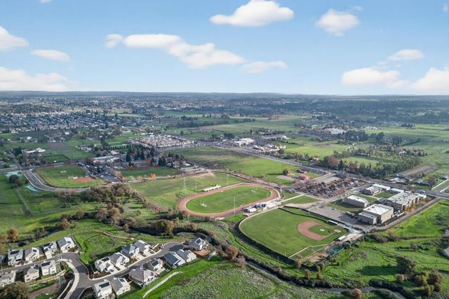 9453 Del Seis Dr, Sacramento, CA 95829