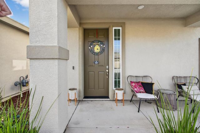 9453 Del Seis Dr, Sacramento, CA 95829