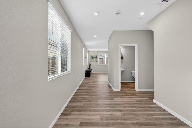 9453 Del Seis Dr, Sacramento, CA 95829