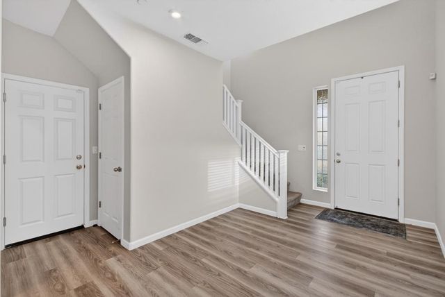 9453 Del Seis Dr, Sacramento, CA 95829