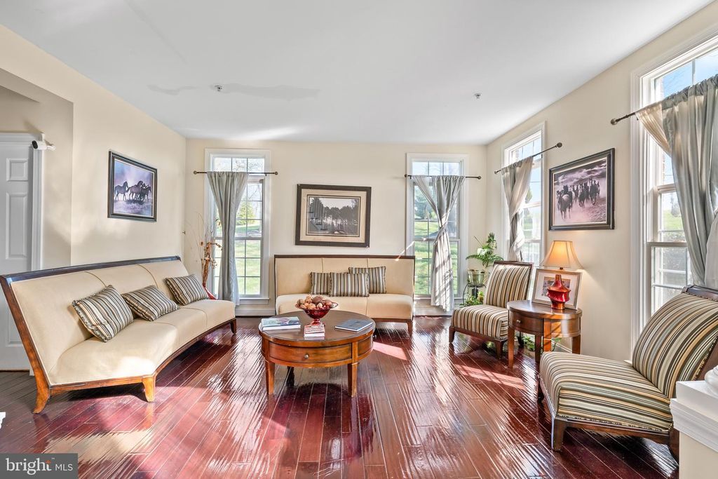 Image 6 of property listing at 1201 ALICIA DR, Upper Marlboro, MD 20774