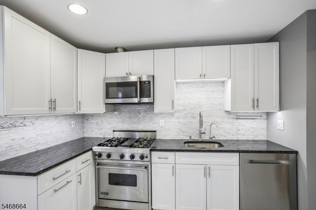 54 Cedar Ridge Dr, Vernon Twp., NJ 07462