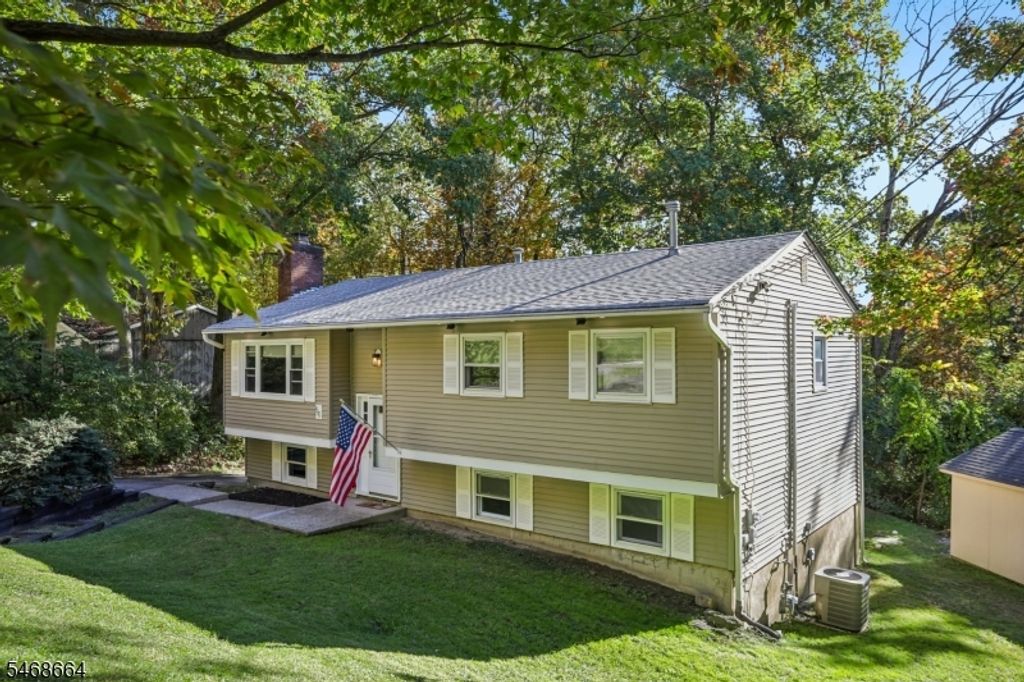 54 Cedar Ridge Dr, Vernon Twp., NJ 07462 — exterior