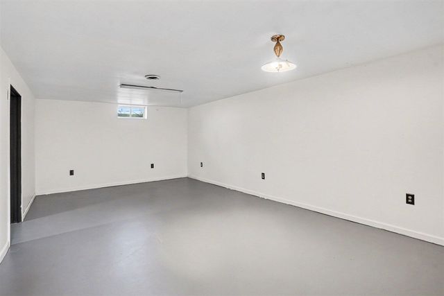 2109 Bloomfield Avenue, Kalamazoo, MI 49001