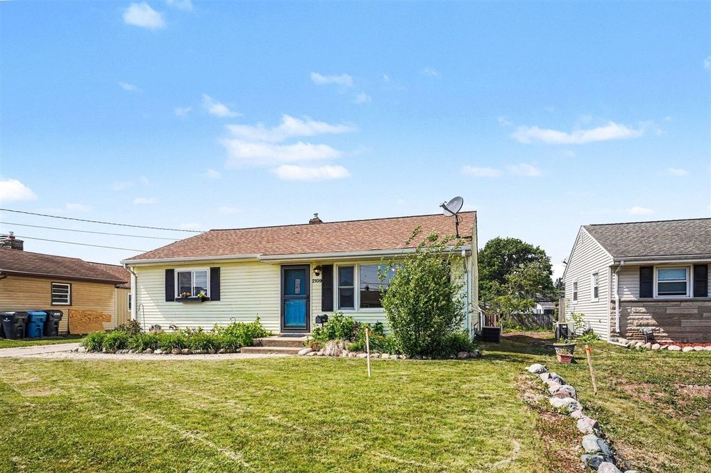 2109 Bloomfield Avenue, Kalamazoo, MI 49001