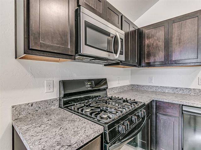 746 W Lola Drive, Mustang, OK 73064