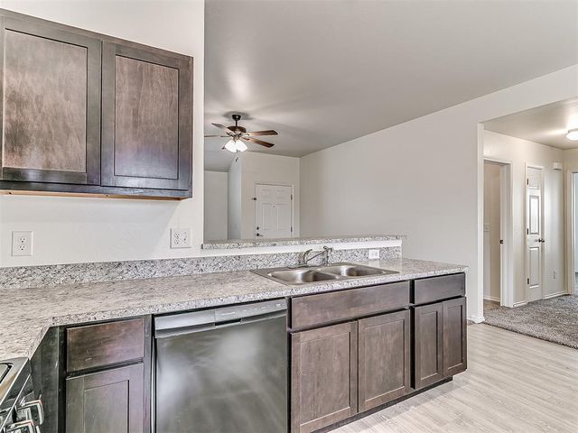 746 W Lola Drive, Mustang, OK 73064