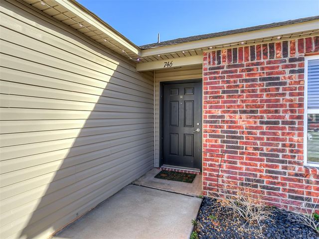746 W Lola Drive, Mustang, OK 73064