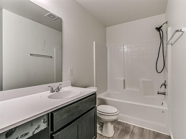 746 W Lola Drive, Mustang, OK 73064