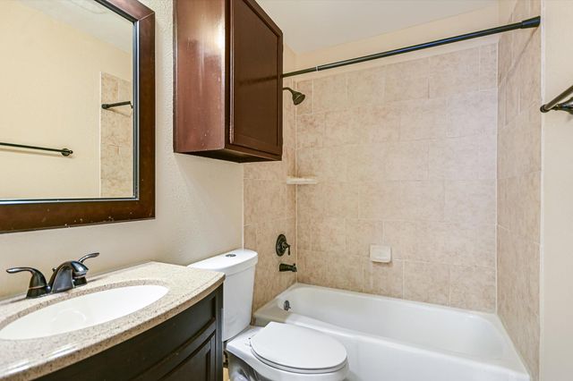 519 Cutty TRL B, Lakeway, TX 78734
