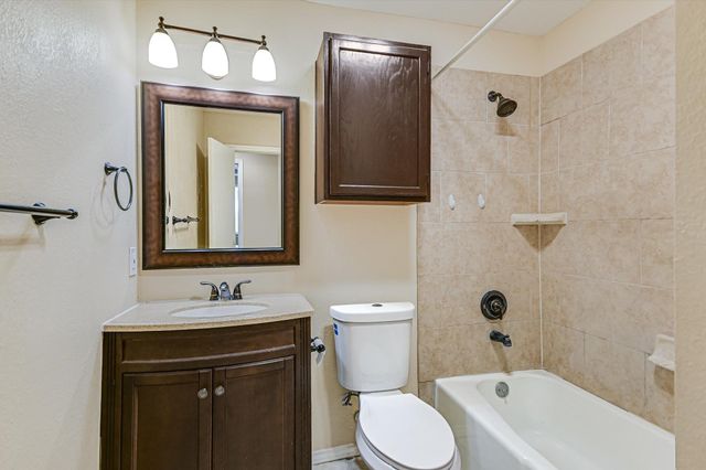 519 Cutty TRL B, Lakeway, TX 78734