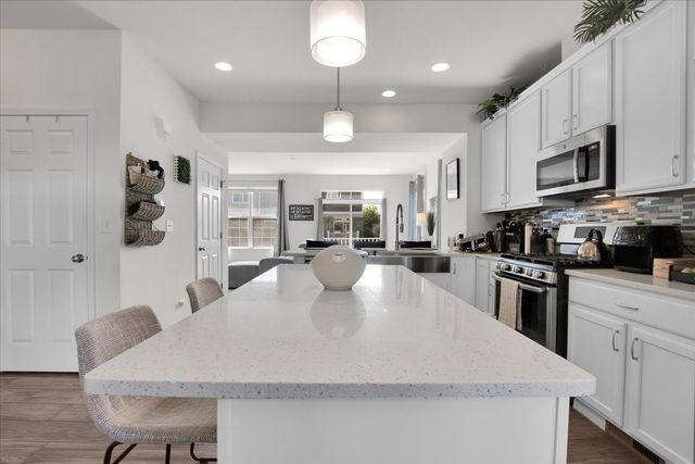 2937 Madison Drive, Naperville, IL 60564