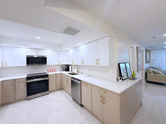 3546 S Ocean Boulevard 422, South Palm Beach, FL 33480