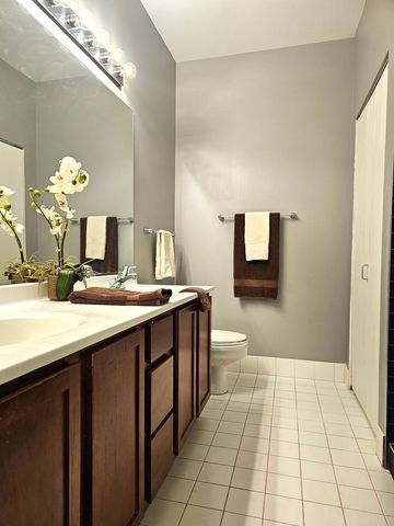 2323 W Pershing Road 230, Chicago, IL 60609