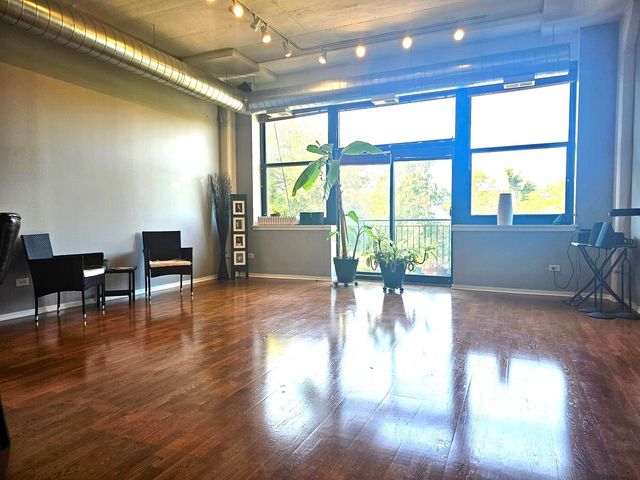 2323 W Pershing Road 230, Chicago, IL 60609